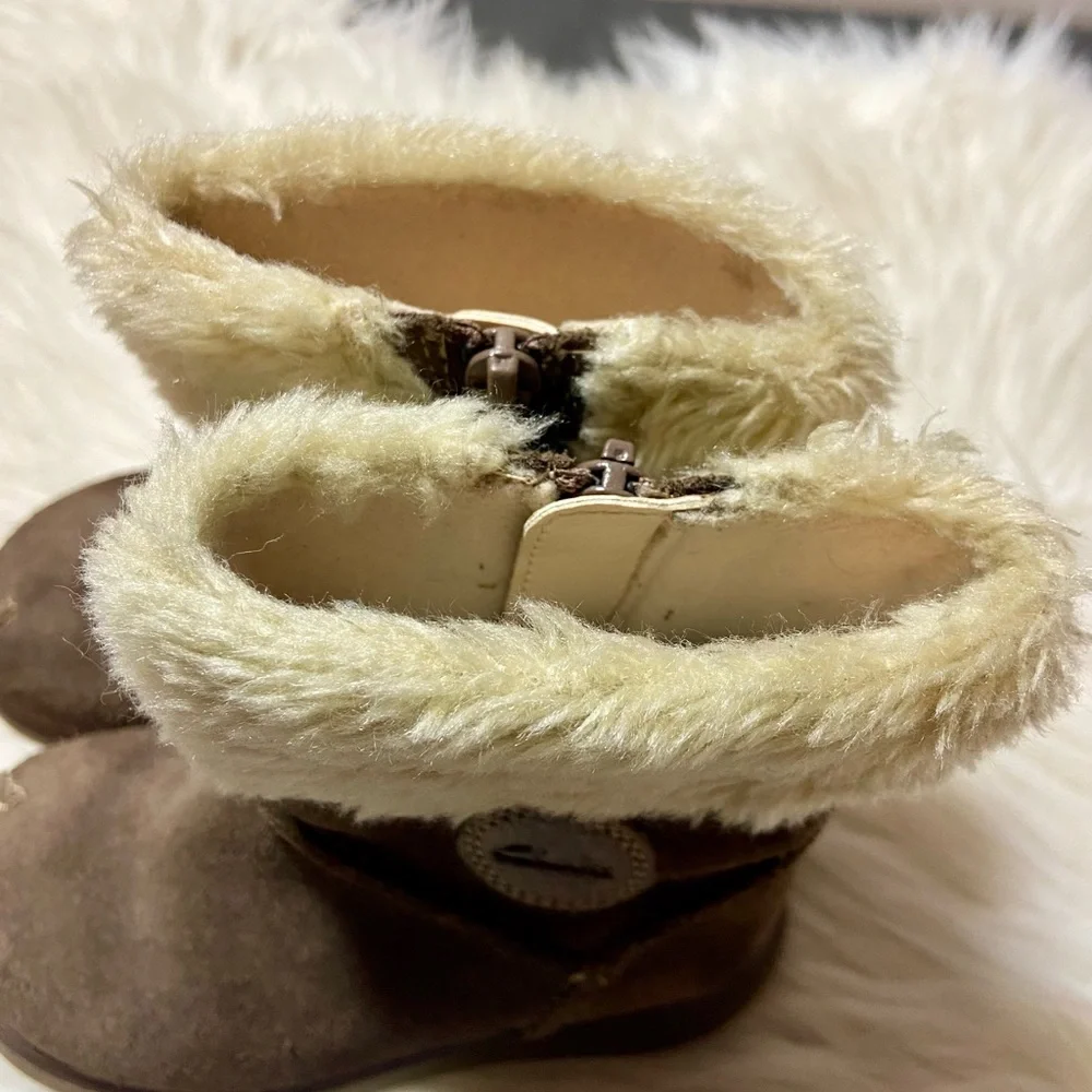 CLARKS suede faux fur toddler boots